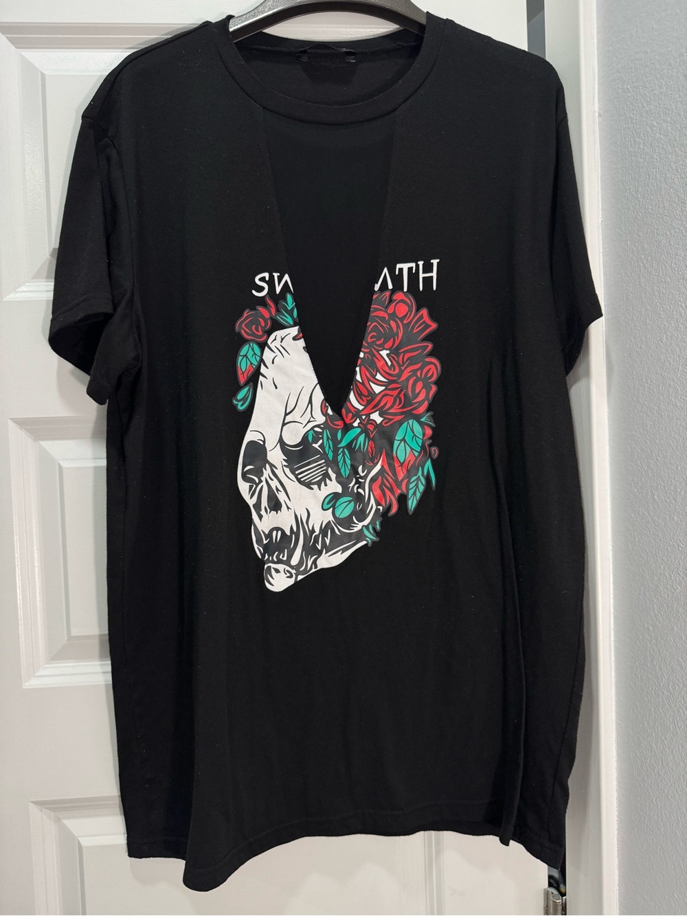 SHEIN Black Short-Sleeve Tee with Red Rose & Green Leaf Skull Graphic